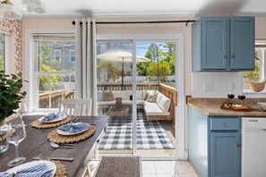 Interior - Cozy Autumn Beach Cottage Near Cafés & Boutiques (North Beach)