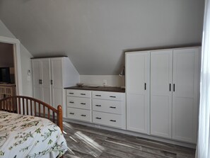 1 bedroom, desk, free WiFi, bed sheets