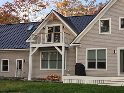 Round Pond Maine - Charming apartment for 4 with AC, WiFi and ocean view.