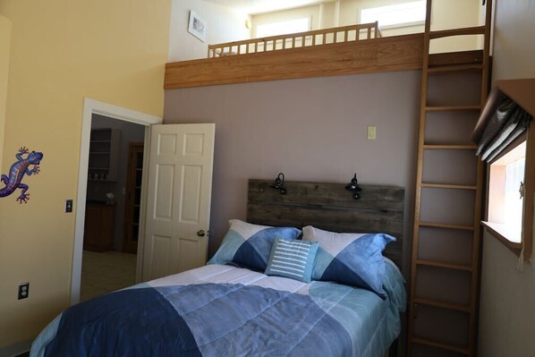 3 bedrooms, WiFi, bed sheets - The Blue Crane Lodge is a beautiful 3-bdr house in the magical Mimbres Valley (Mimbres)