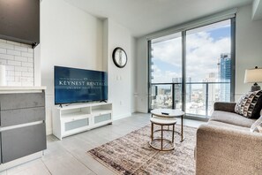Living area - Enchanting 1 Bedroom Condo with City View (Miami)