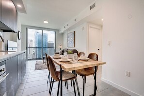 Dining - Enchanting 1 Bedroom Condo with City View (Miami)