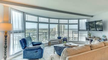 TV, mesa de pingue-pongue