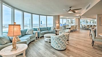 TV, mesa de pingue-pongue