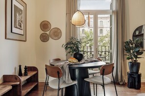 Dining - Edera - 3 bedrooms and balcony in Eixample Dreta (Barcelona)
