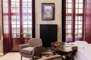 1 bedroom, iron/ironing board, travel cot, WiFi - Designer Studio | Clérigos by Host Wise (Porto)