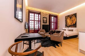 1 bedroom, iron/ironing board, travel cot, WiFi - Designer Studio | Clérigos by Host Wise (Porto)