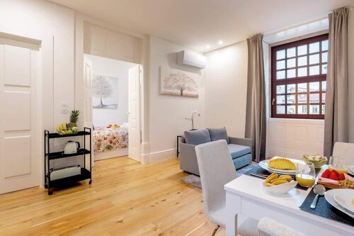 Stylish & Cozy Flat by Host Wise