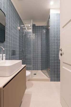 Hair dryer, towels - Stylish & Cozy Flat by Host Wise (Guimarães)