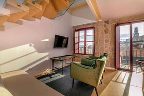 TV - Designer Duplex Stay Near Clérigos by HostWise (Porto)