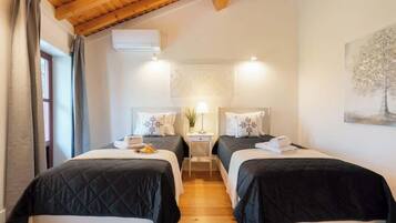 2 slaapkamers, een strijkplank/strijkijzer, gratis wifi, beddengoed