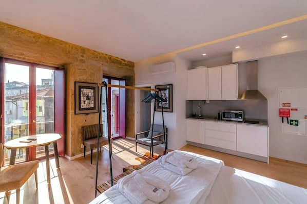 1 bedroom, travel cot, WiFi, bed sheets