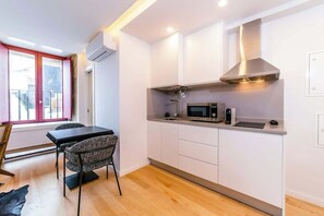 Fridge, microwave, stovetop, toaster