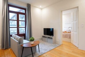 Smart TV - Bright & Cozy Flat w/ Balcony by Host Wise (Guimarães)