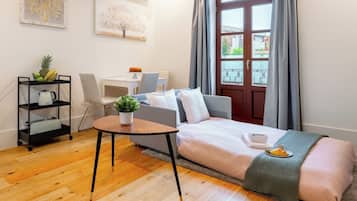1 habitación, tabla de planchar con plancha, wifi gratis y ropa de cama