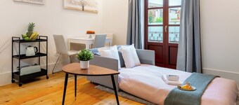 Bright and Cozy Flat w/Balcony by Host Wise