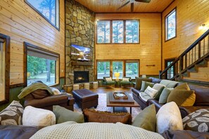 スマートテレビ、暖炉、テレビゲーム、テーブルサッカー台