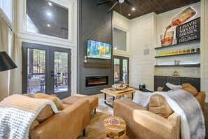 Smart TV, fireplace, music library, stereo