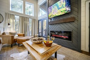Smart TV, fireplace, music library, stereo