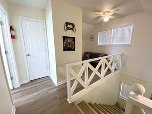 Interior - 4 Miles to the Beach and Minutes to Sportsplex and Shopping. RV Hookup (Gulf Shores)