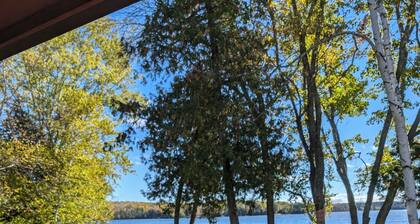 Cozy Lakefront Cottage in Lakefield with Bunkie
