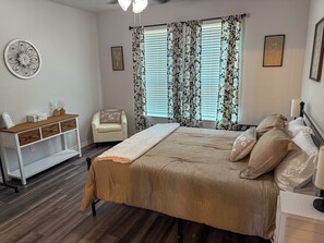 4 bedrooms, iron/ironing board, WiFi, bed sheets