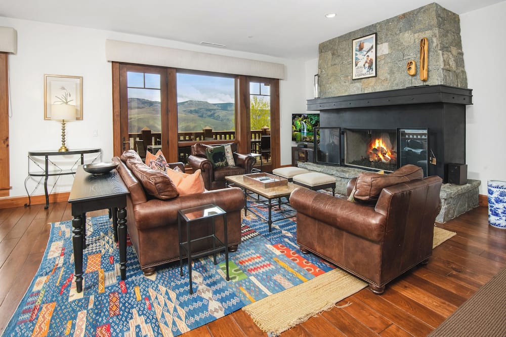Hummingbird by Elevation Accommodations - Fulford, CO