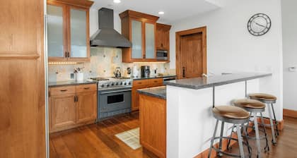 Hummingbird by Elevation Accommodations