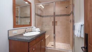 Luxury Condo, 4 Bedrooms, Mountain View | Bathroom