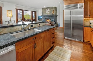 Luxury-Apartment, 4 Schlafzimmer, Bergblick | Eigene Küche