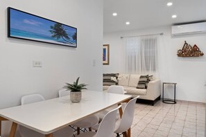 Dining - Paceful Home in San Juan Near to the Airport (San Juan)