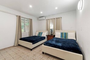 2 habitaciones, tabla de planchar con plancha, wifi y ropa de cama 