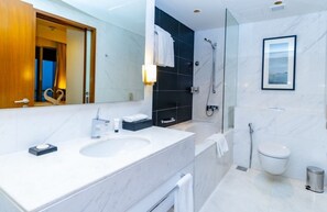 Hair dryer - Contemporary One Bedroom Apartment Dubai Mall (Dubai)