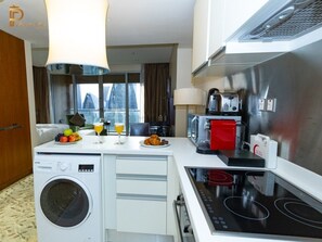 Fridge, microwave, oven, stovetop