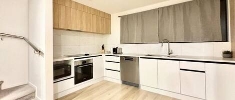 Family House, Balcony | Private kitchen