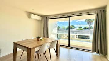 Family House, Balcony | In-room dining