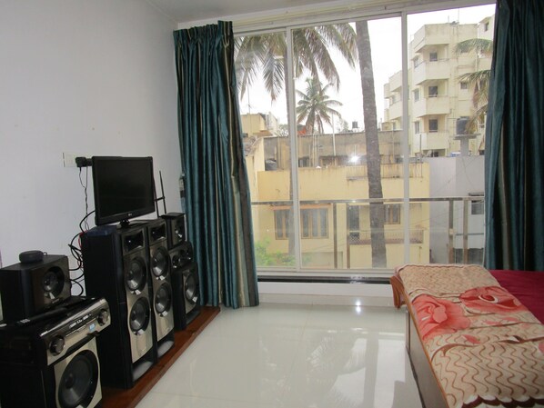 1 habitación, tabla de planchar con plancha, wifi y ropa de cama 