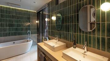 Villa, Nichtraucher (A) | Badezimmer | Duschwanne, Haartrockner, Handtücher, Shampoo