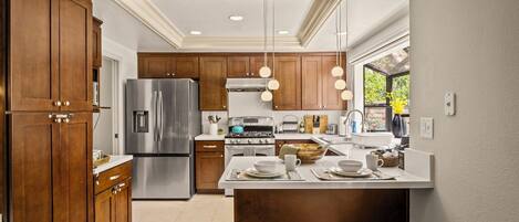 Fridge, microwave, oven, stovetop