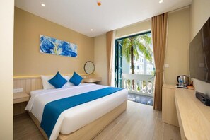 Deluxe Room, 1 King Bed, Balcony | Desk, free WiFi, bed sheets - Gloca Phu Quoc (Duong To)