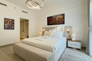 2 bedrooms, desk, iron/ironing board, travel crib