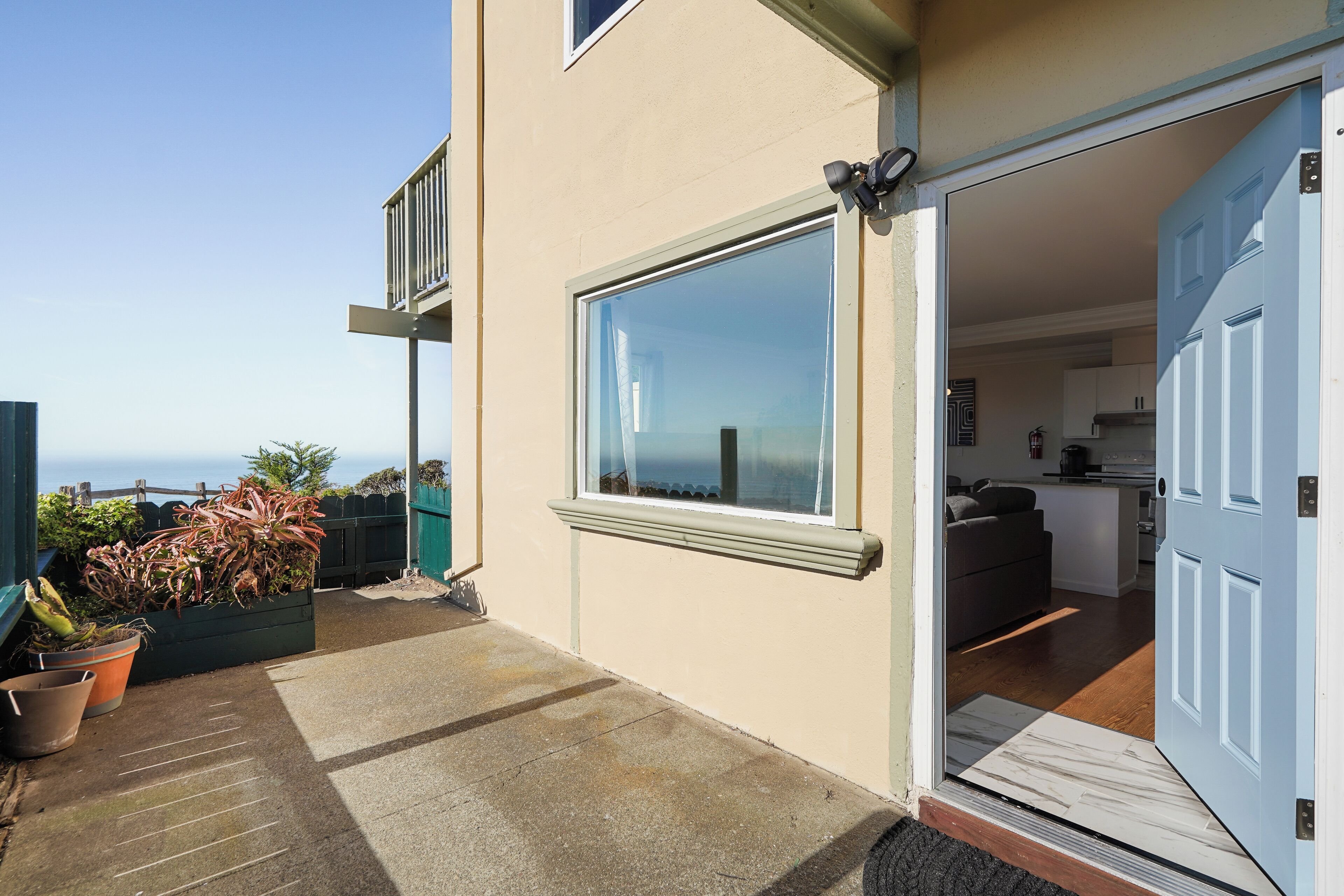 Family Apartment, 2 Bedrooms, Kitchen, Mountain View | Terrace/patio