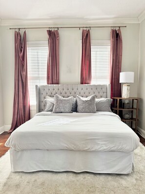 2 室のベッドルーム、アイロン / アイロン台、WiFi、ベッドシーツ