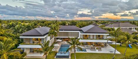 المنشأة من الخارج