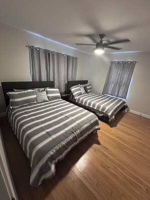 3 Schlafzimmer, Schreibtisch, Bügeleisen/Bügelbrett, kostenloses WLAN