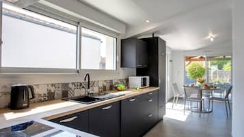 Réfrigérateur, micro-ondes, four, lave-vaisselle