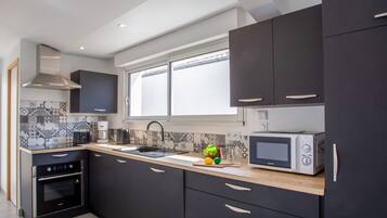 Réfrigérateur, micro-ondes, four, lave-vaisselle