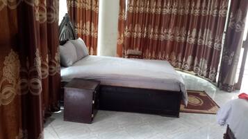 Single Room, City View | Laptop workspace, free WiFi