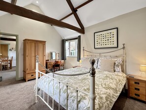 1 soverom, strykejern/-brett, internettilgang og sengetøy