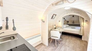 1 bedroom, bed sheets